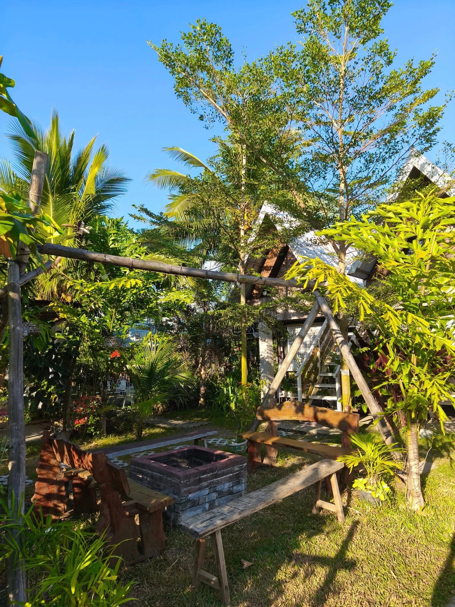 Green garden surroundings at Casa Celerina